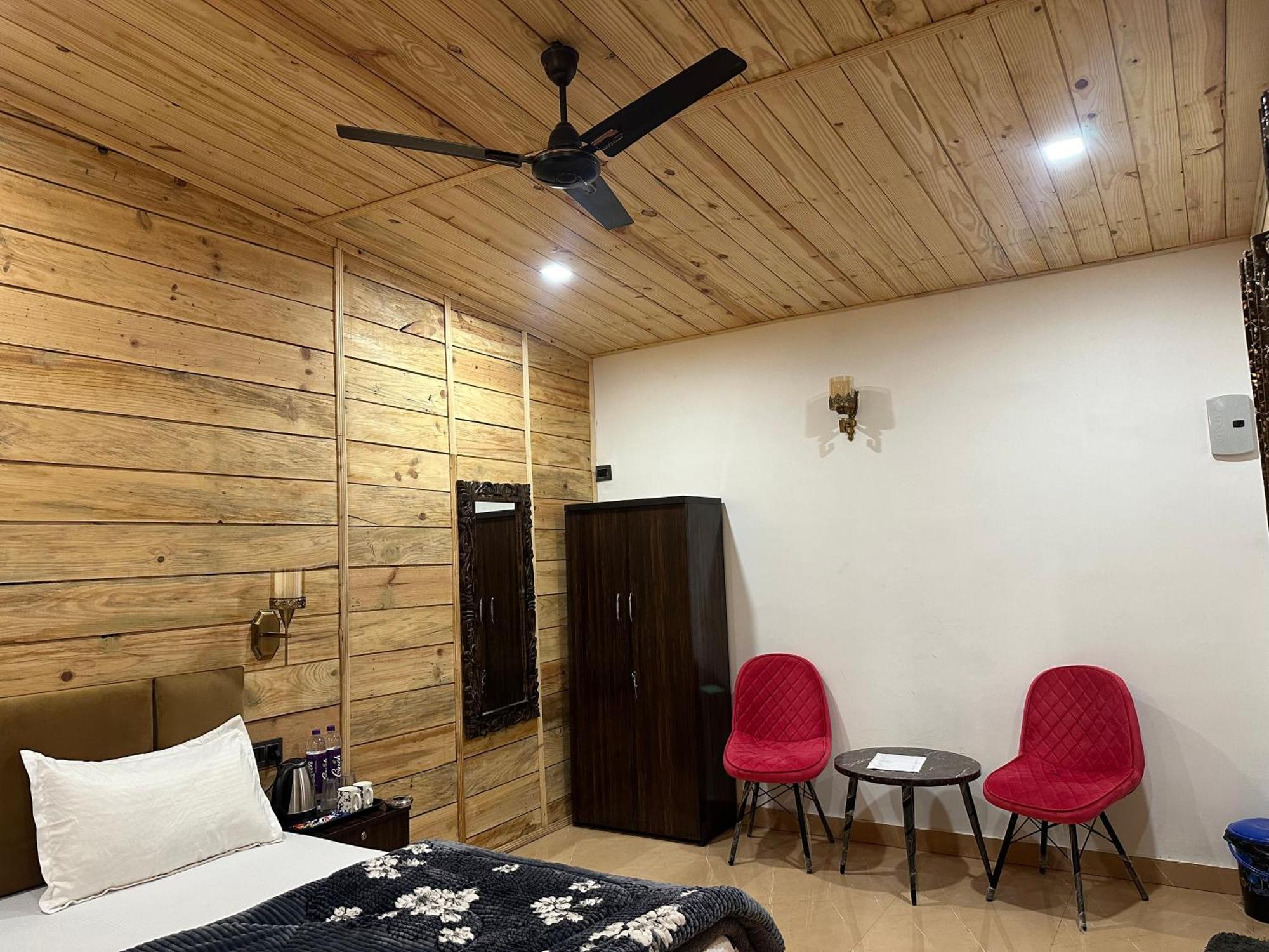 Cabana Riverside Resort - Kainchi Dham Naini Tāl Exterior foto