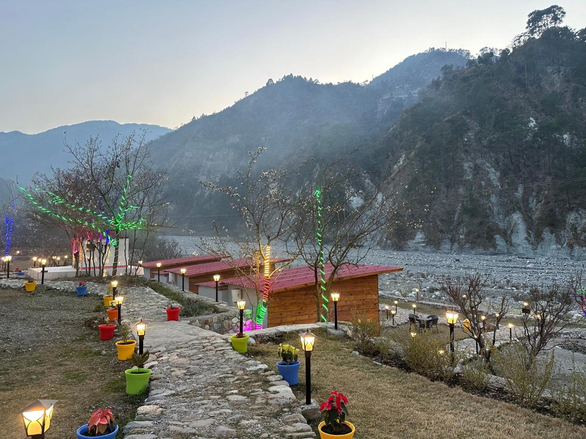 Cabana Riverside Resort - Kainchi Dham Naini Tāl Exterior foto