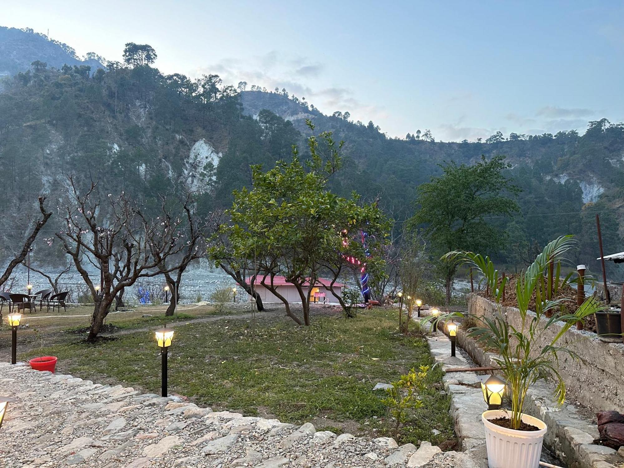 Cabana Riverside Resort - Kainchi Dham Naini Tāl Exterior foto